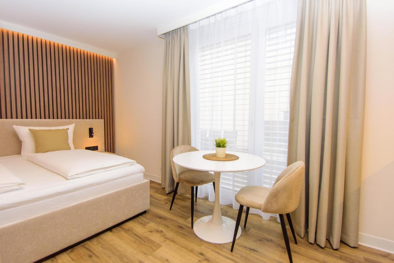 Hotel Twentyfour Living Bad Urach Exterior foto