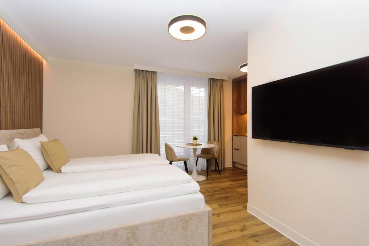 Hotel Twentyfour Living Bad Urach Exterior foto