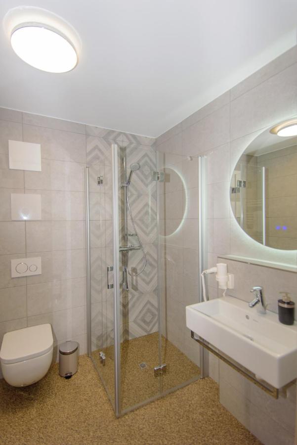Hotel Twentyfour Living Bad Urach Exterior foto
