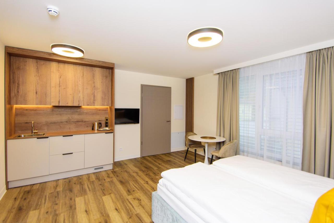 Hotel Twentyfour Living Bad Urach Exterior foto
